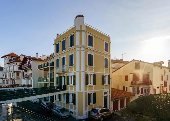 Apartment Villa La Concha-2 By Interhome